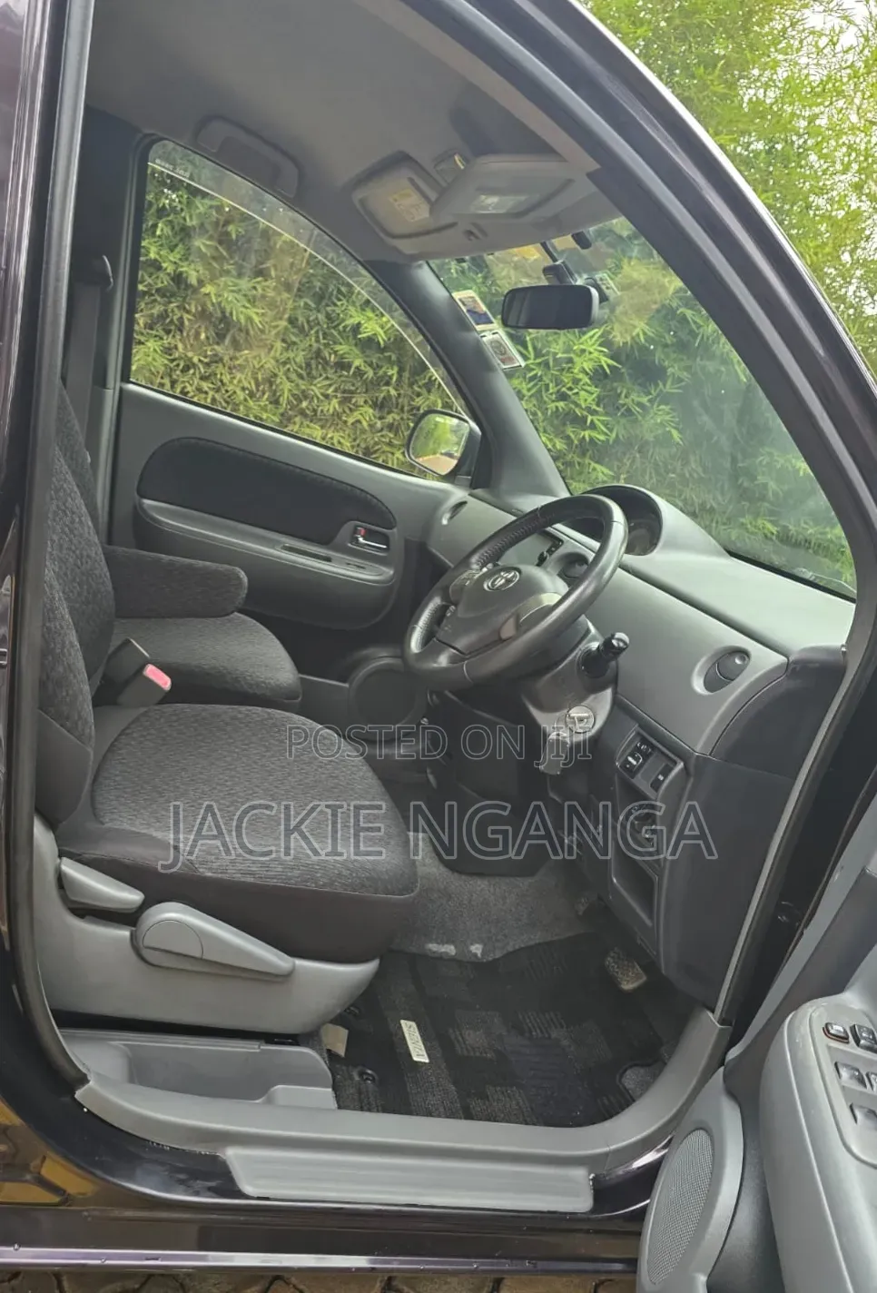 Toyota Sienta 2015 Maroon