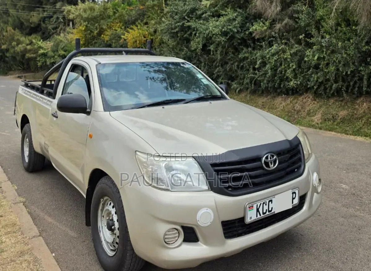 Toyota Hilux 2014 Gold