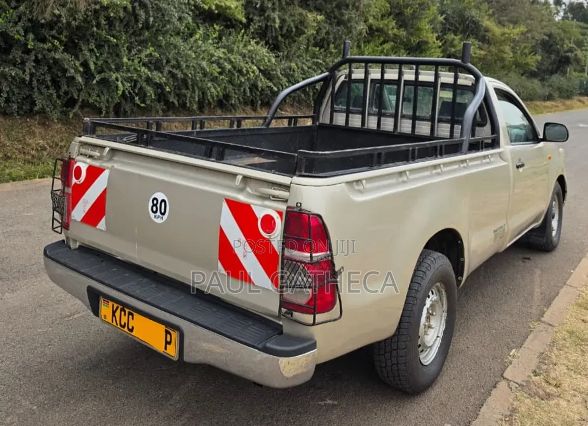 Toyota Hilux 2014 Gold