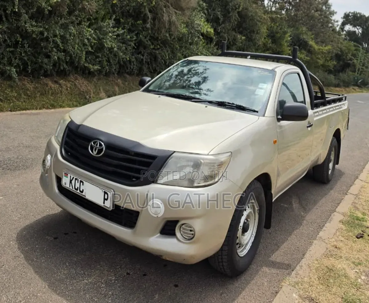Toyota Hilux 2014 Gold
