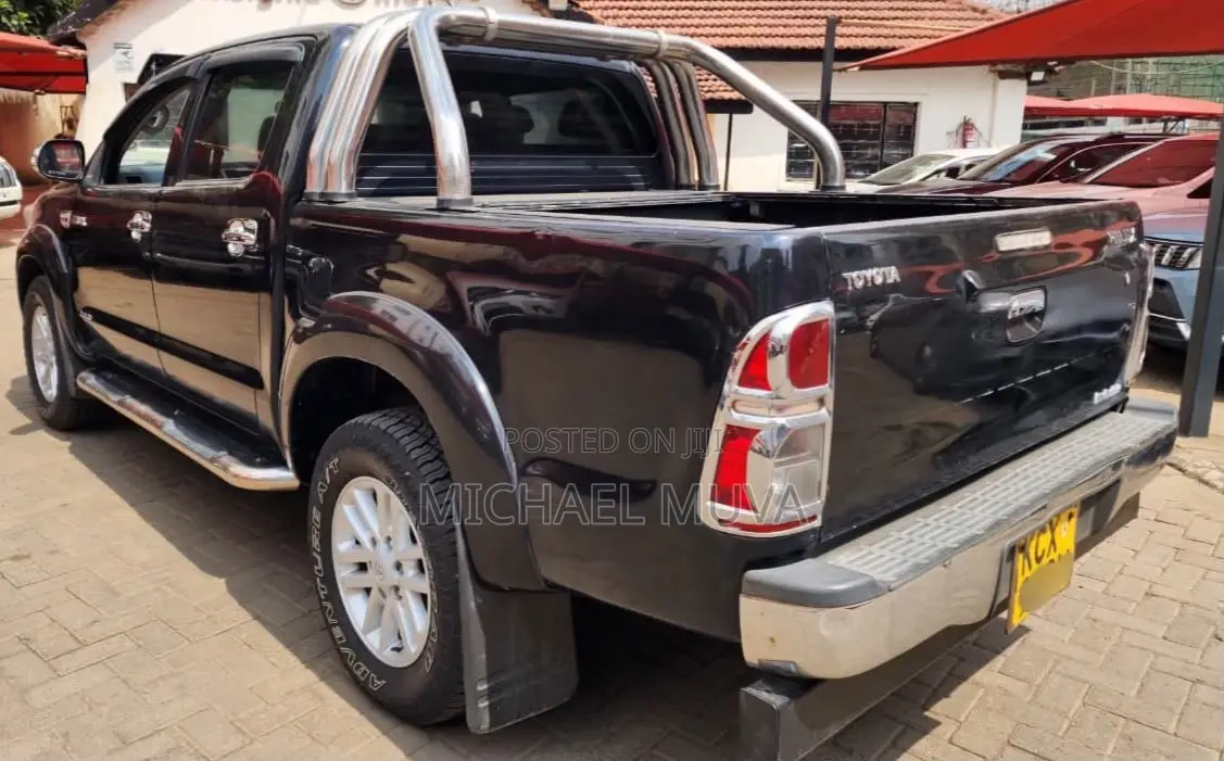 Toyota Hilux 3.0 D-4D 4x4 2012 Black