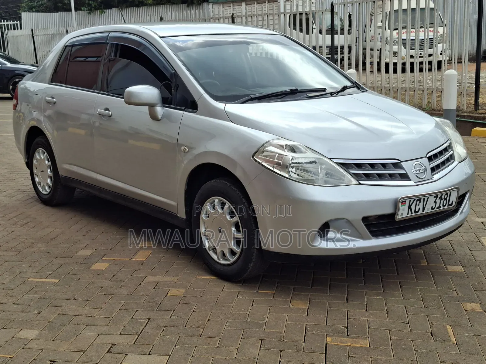 Nissan Latio 1.2 2012 Silver
