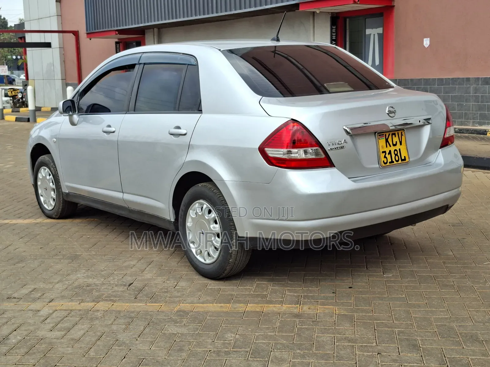 Nissan Latio 1.2 2012 Silver