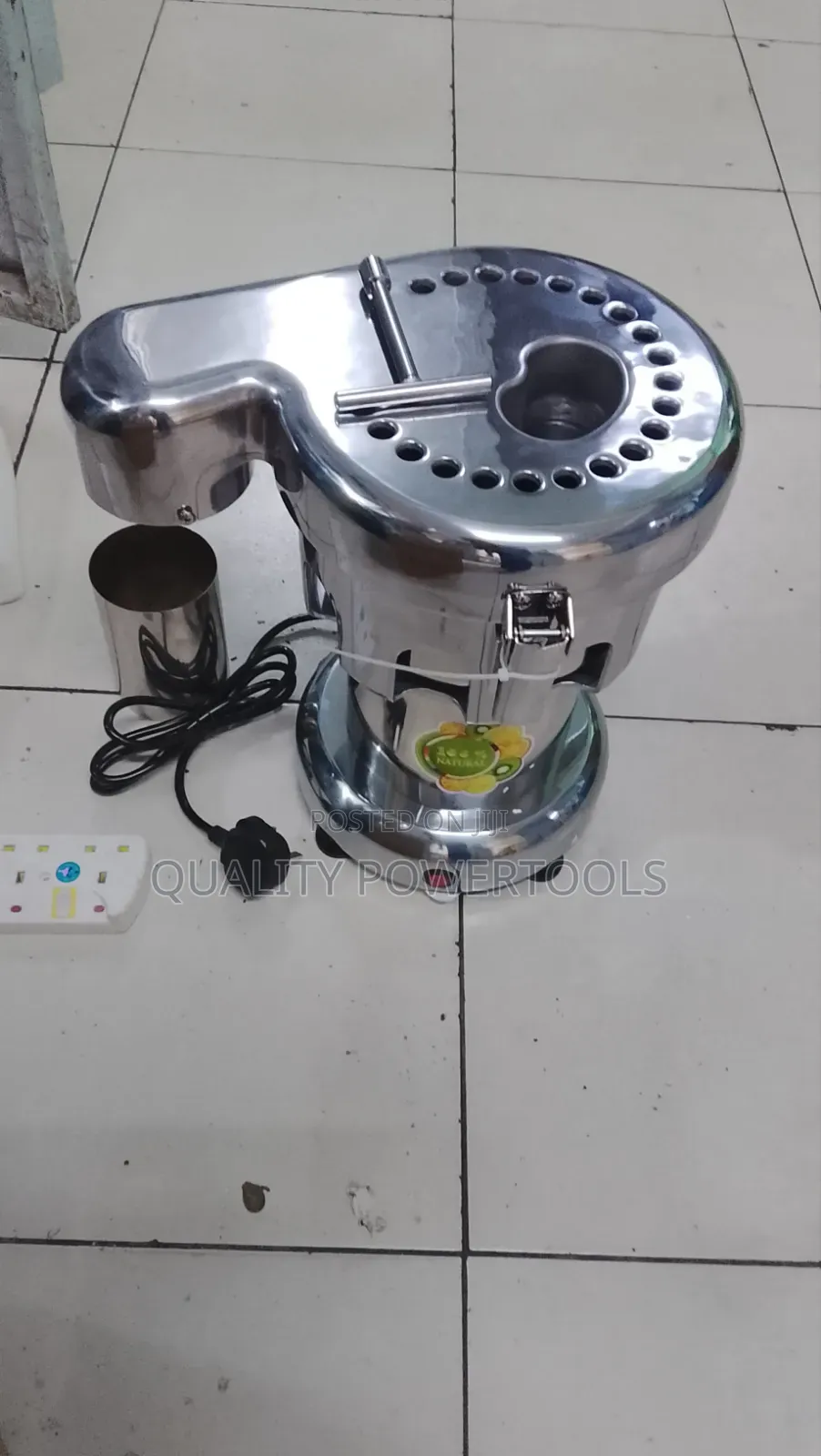 A -3000 Juice Extractor
