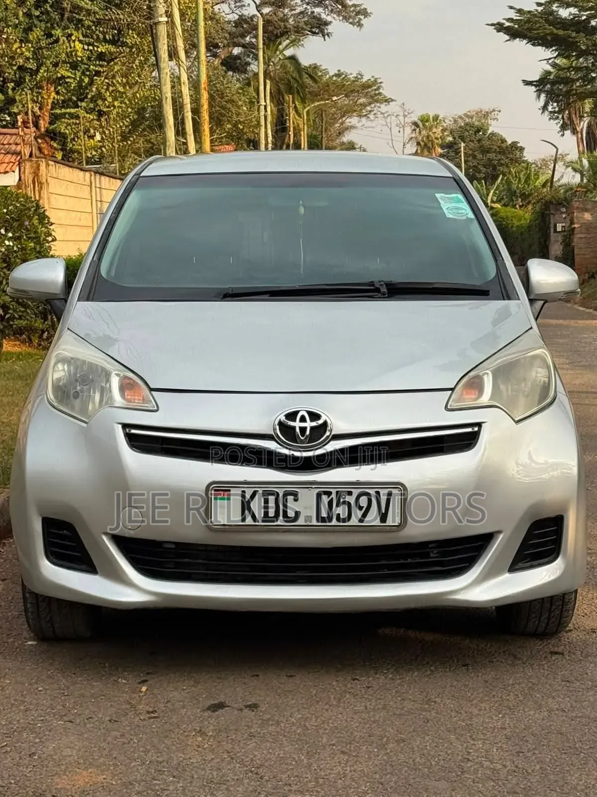 Toyota Ractis 2014 Silver