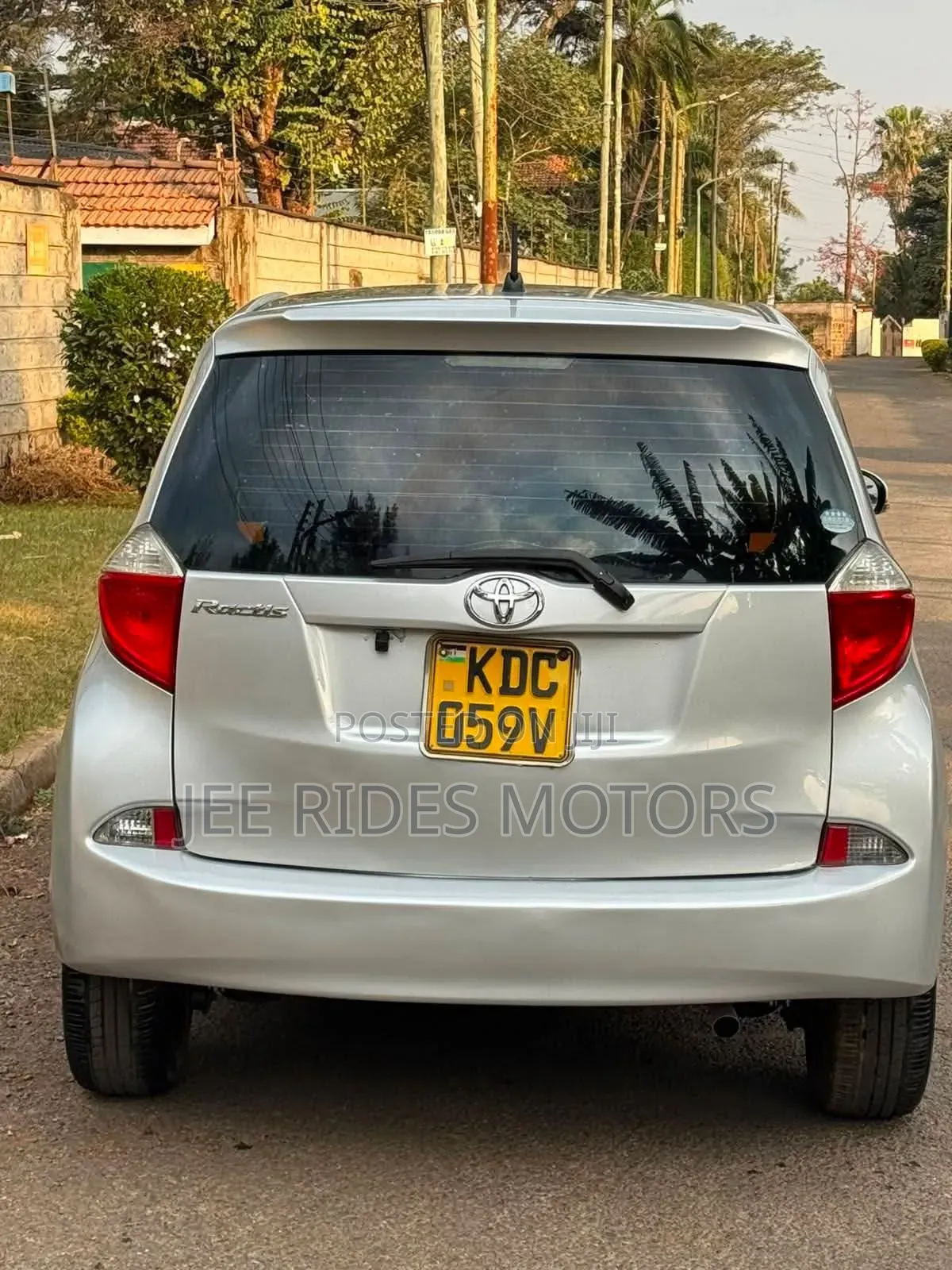 Toyota Ractis 2014 Silver