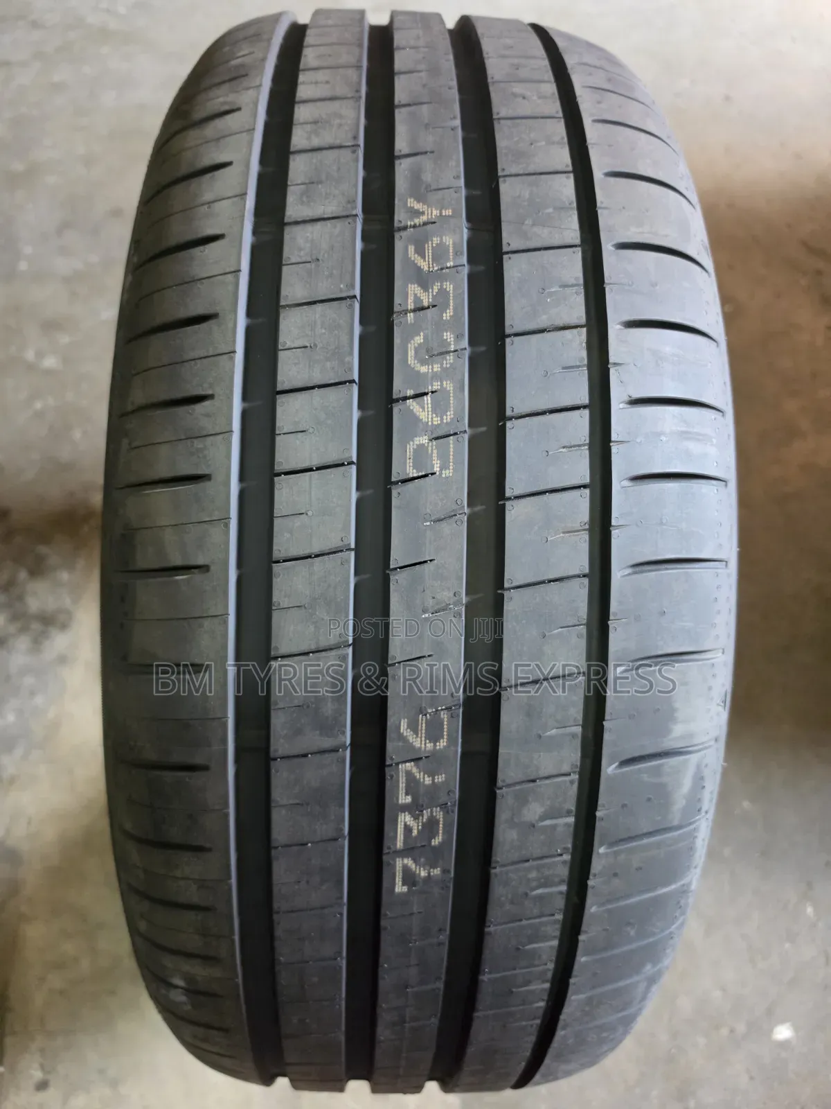 275 /50 R20 Dunlop Tires (Japan) Sport Maxx.