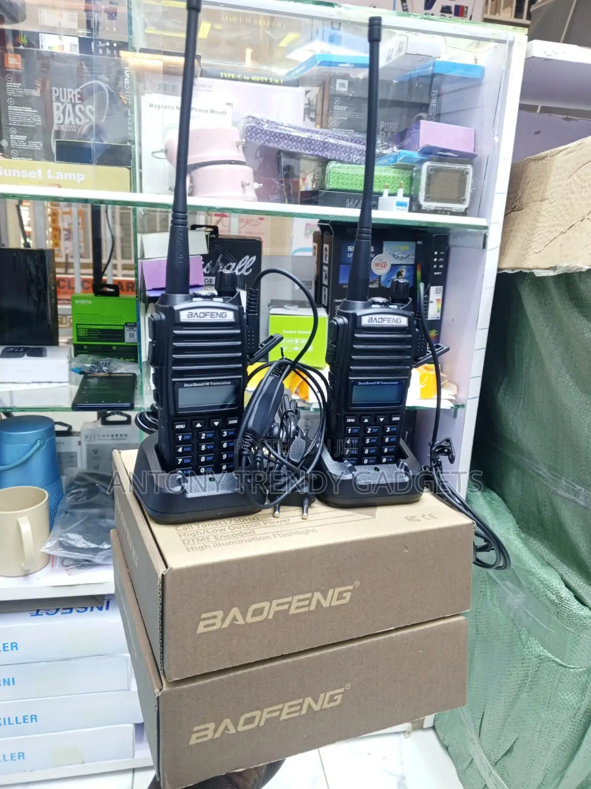 Baofeng UV-82 Dual Band Radio With Charging Dock Microphone