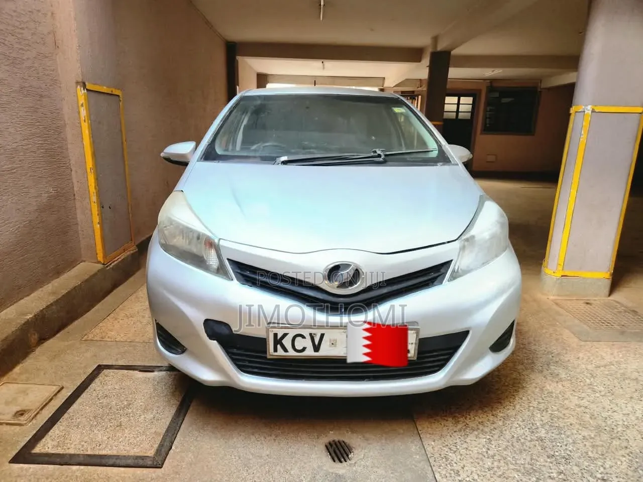 Toyota Vitz 2012 Silver