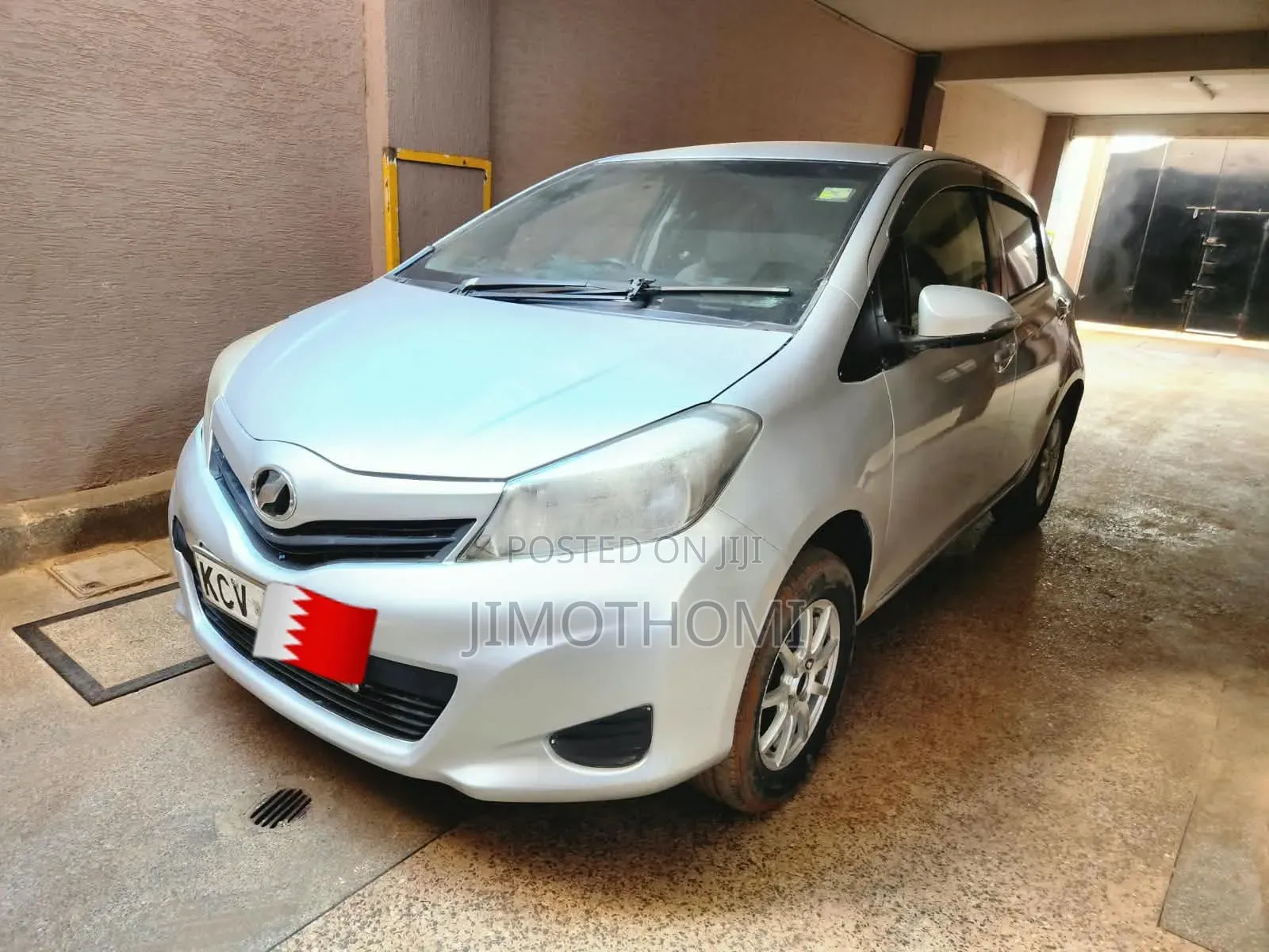 Toyota Vitz 2012 Silver
