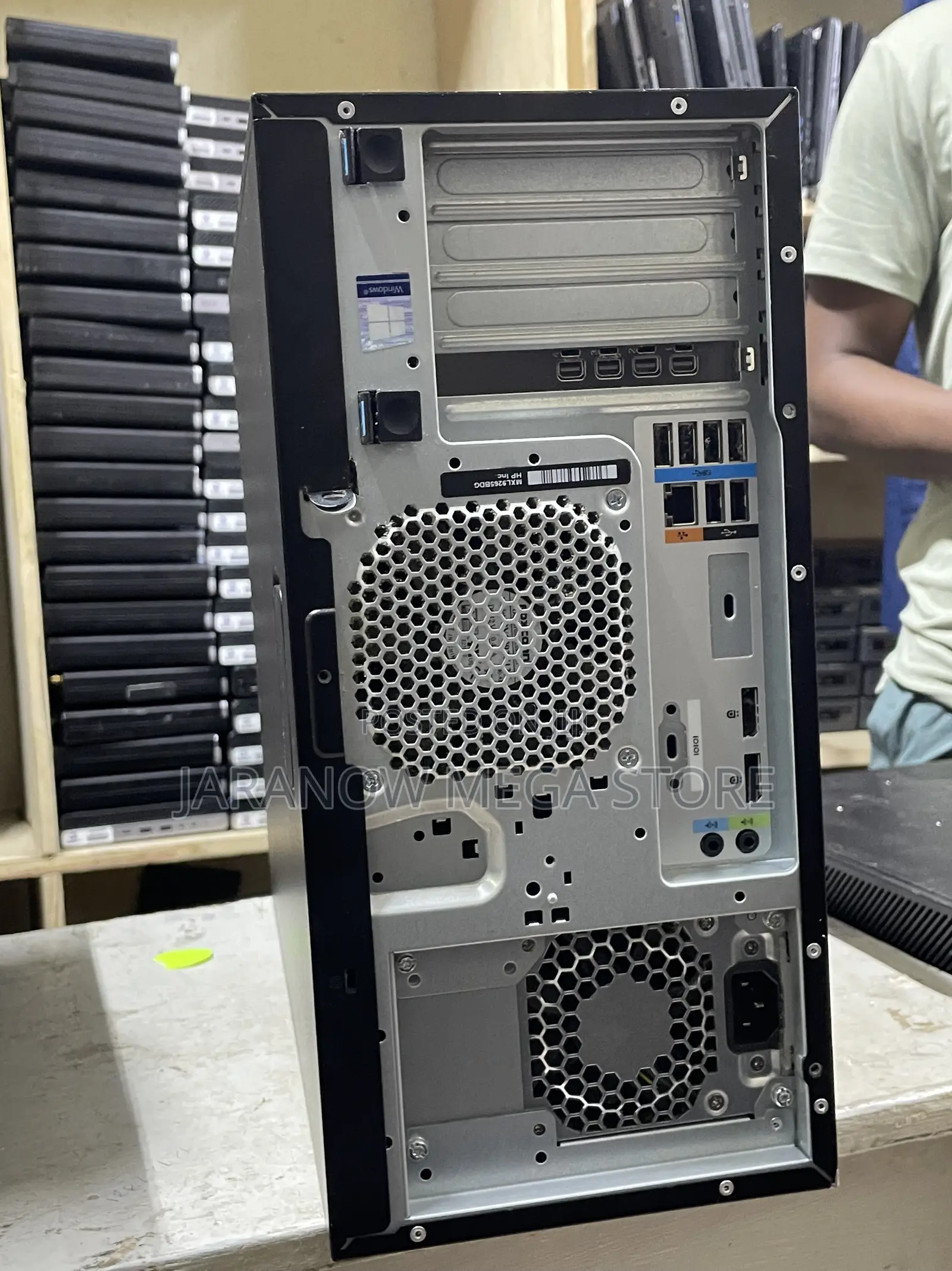 Desktop Computer HP Z2 G4 Tower 16GB Intel Core i7 SSD 512GB