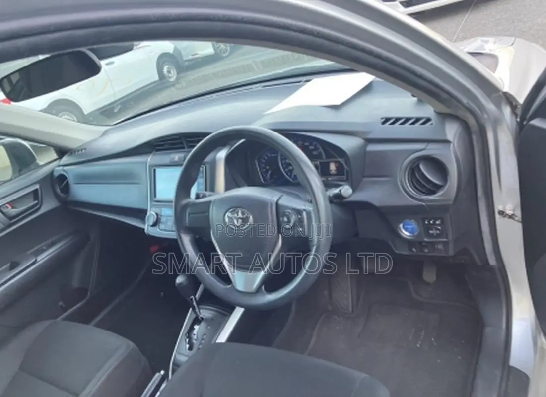 Toyota Corolla Fielder 1.5 Hybrid FWD 2020 Silver