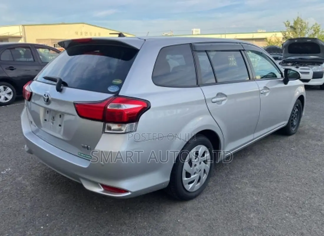 Toyota Corolla Fielder 1.5 Hybrid FWD 2020 Silver