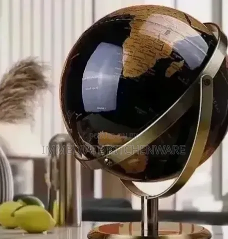 Rotating Globe World