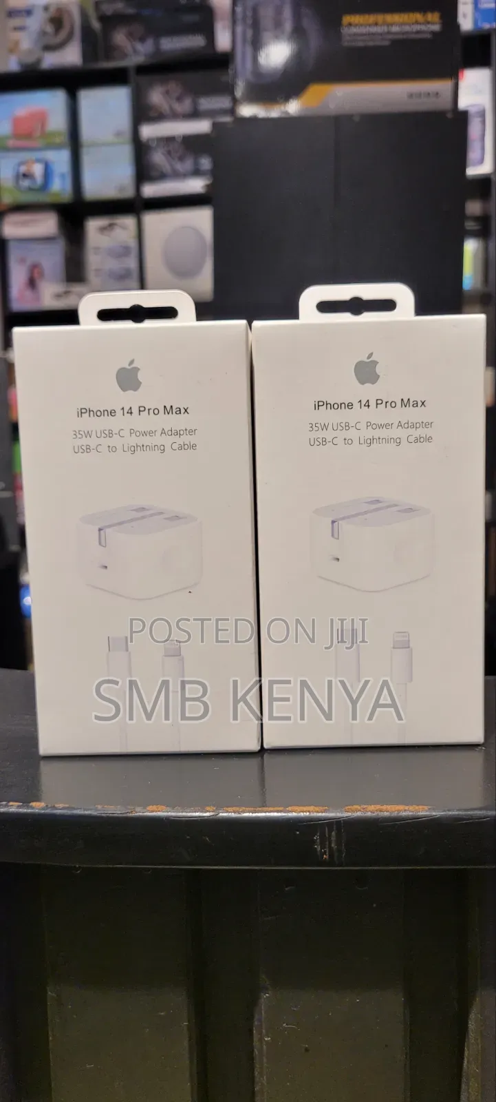 Apple 35W USB-C Fast Charger With USB-C to Lightning Cable