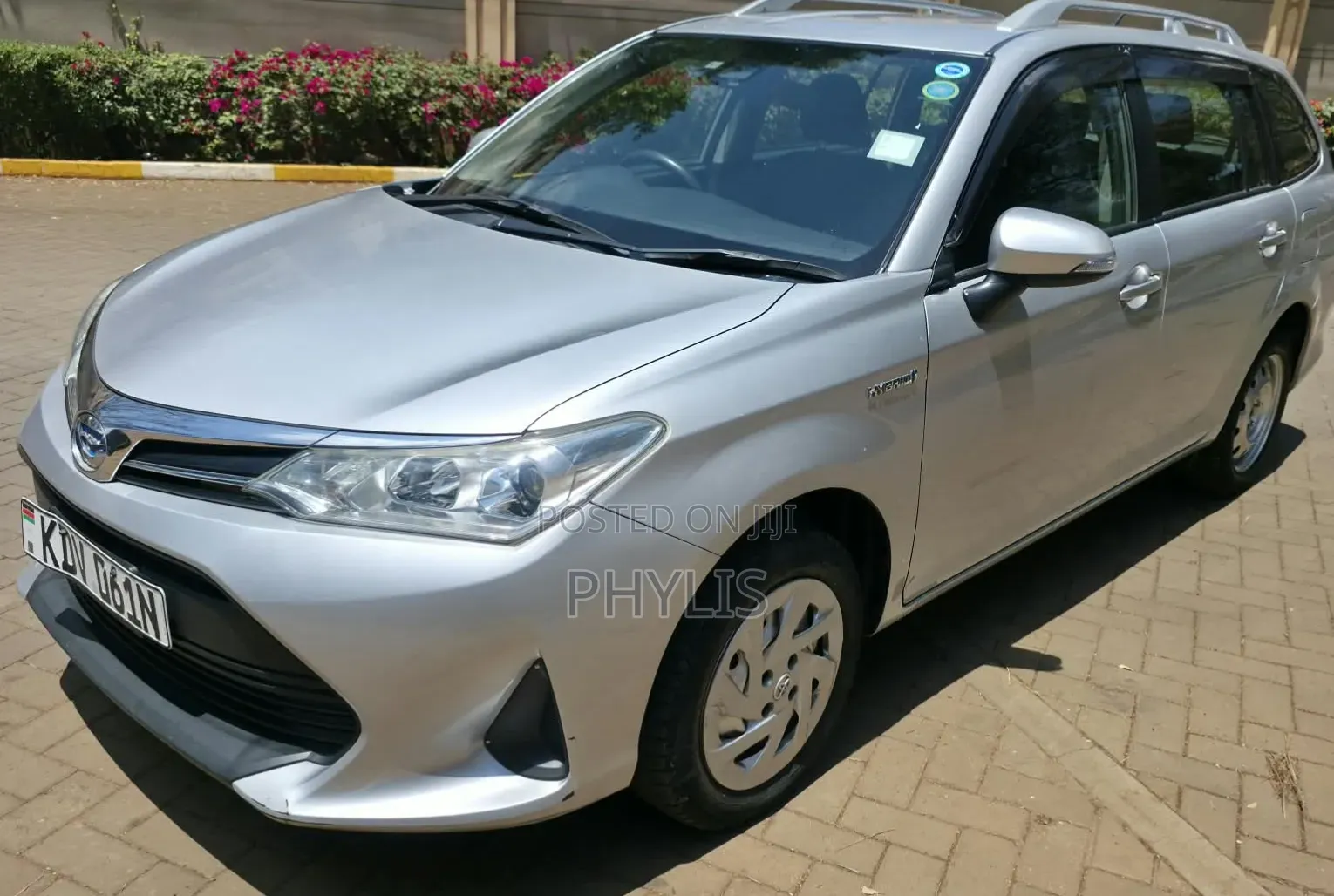 Toyota Corolla Fielder 2018 Silver