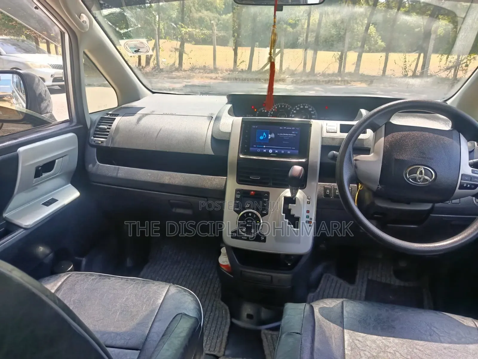 Toyota Noah 2014 Silver