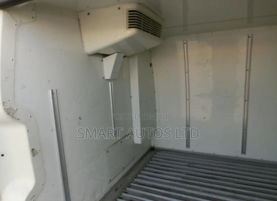 Toyota HiAce 2019 White