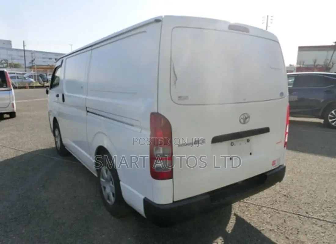 Toyota HiAce 2019 White