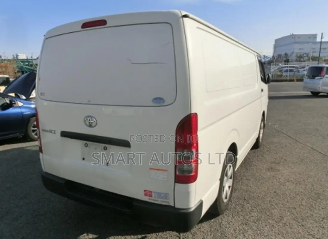 Toyota HiAce 2019 White