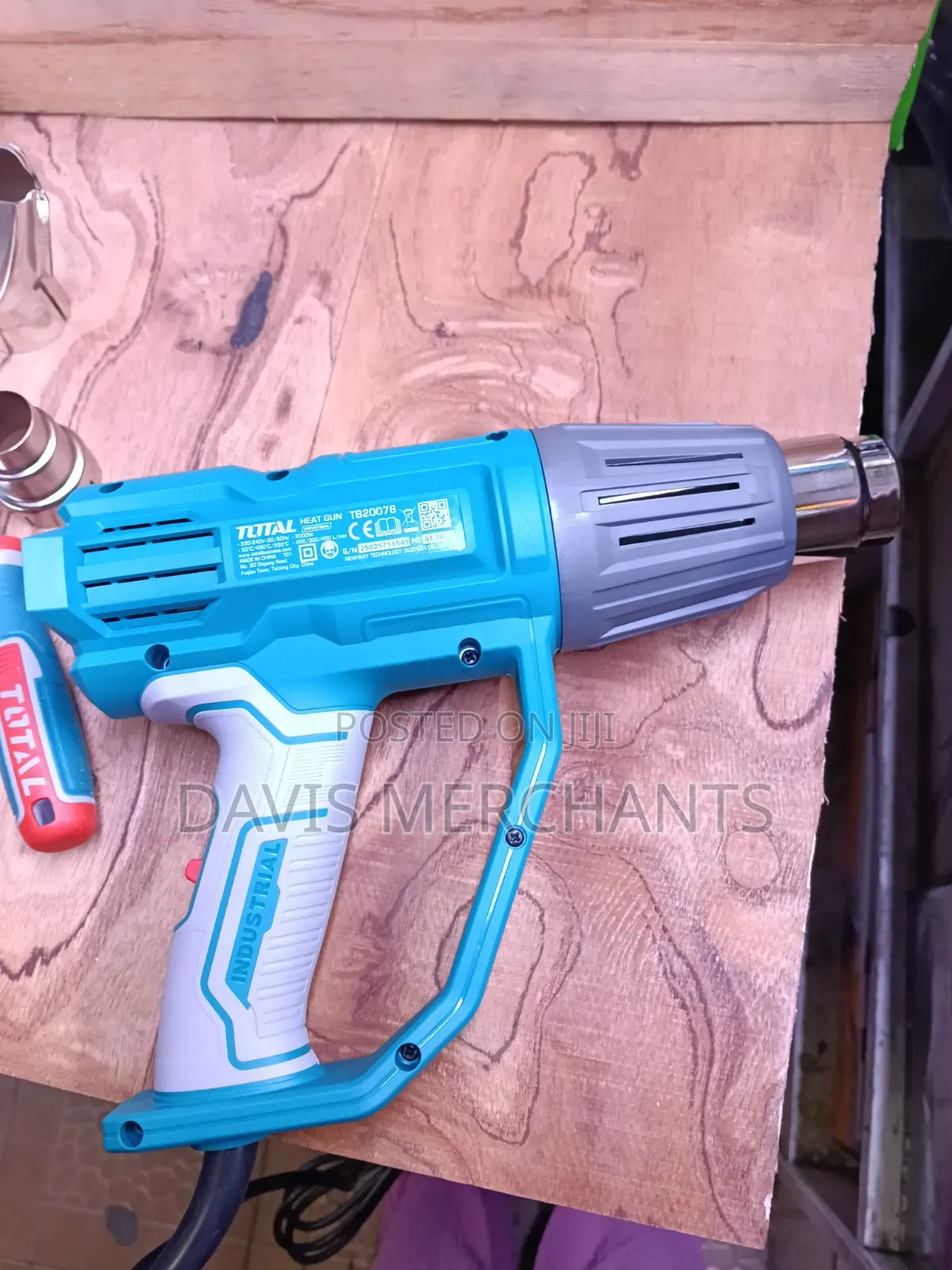 Total Heat Gun 2000 Watts 60Hz 550°C Max Temperature