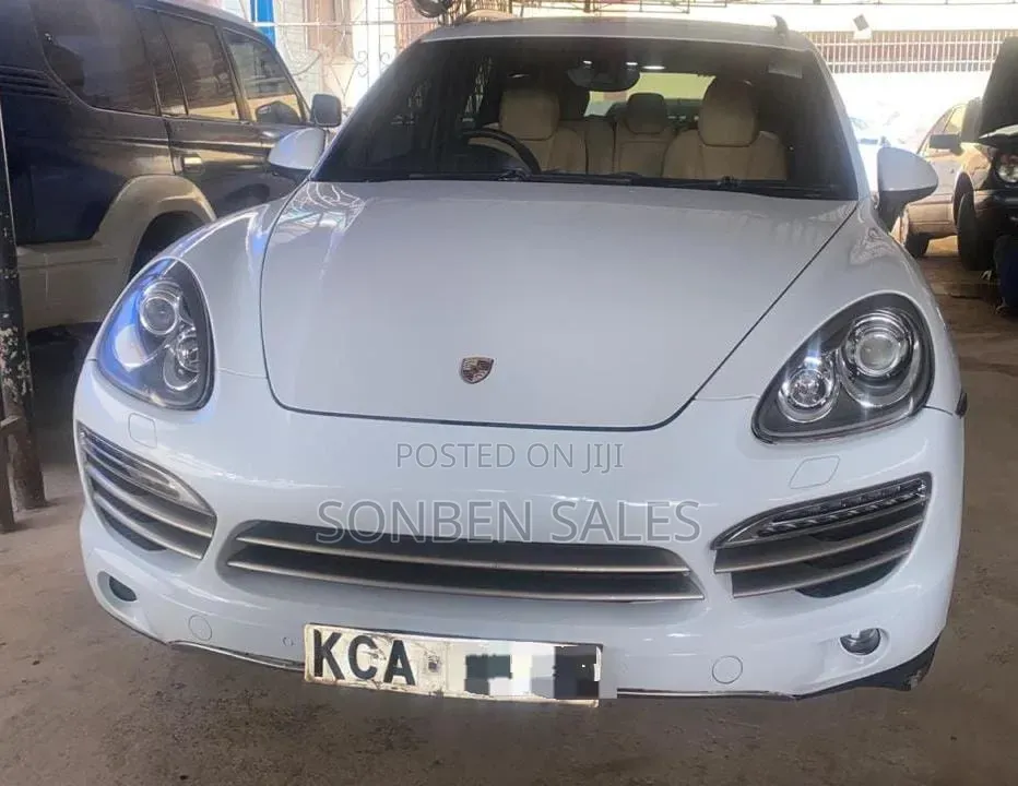 Porsche Cayenne 2014 White