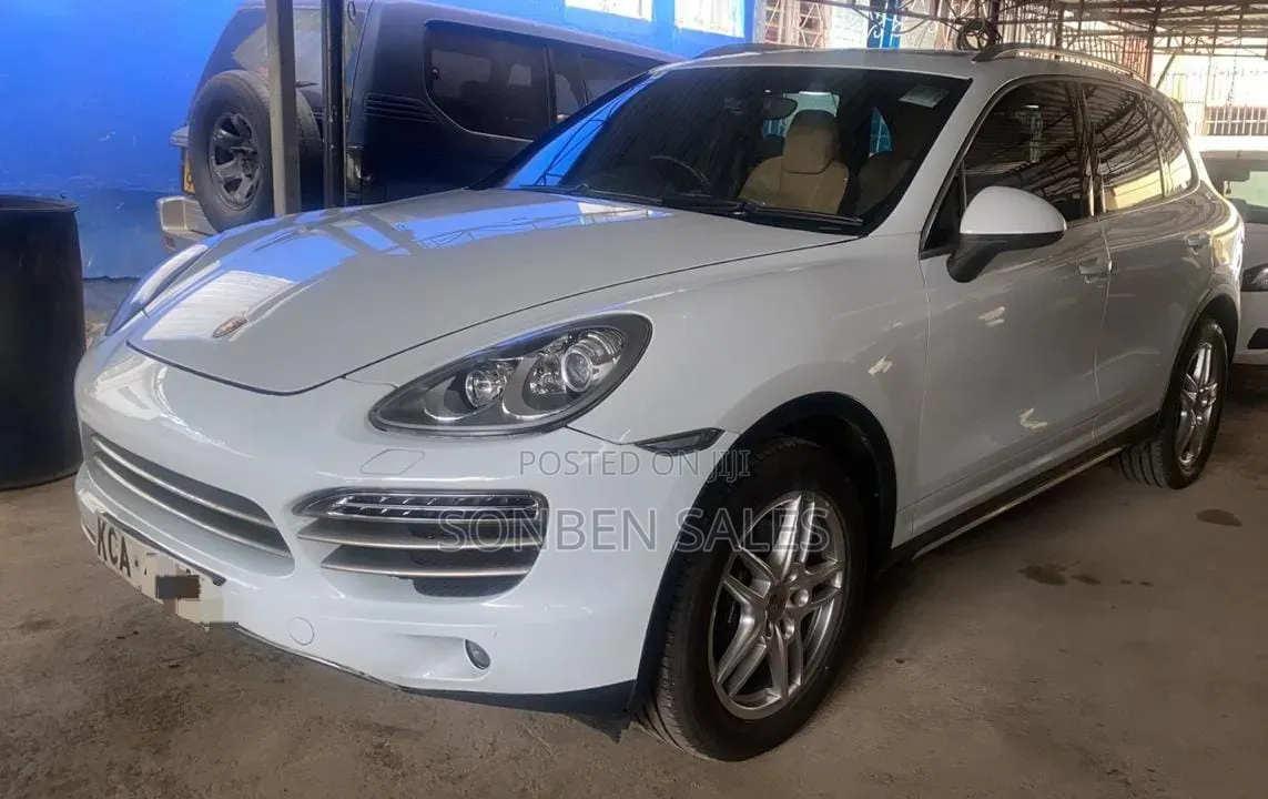Porsche Cayenne 2014 White