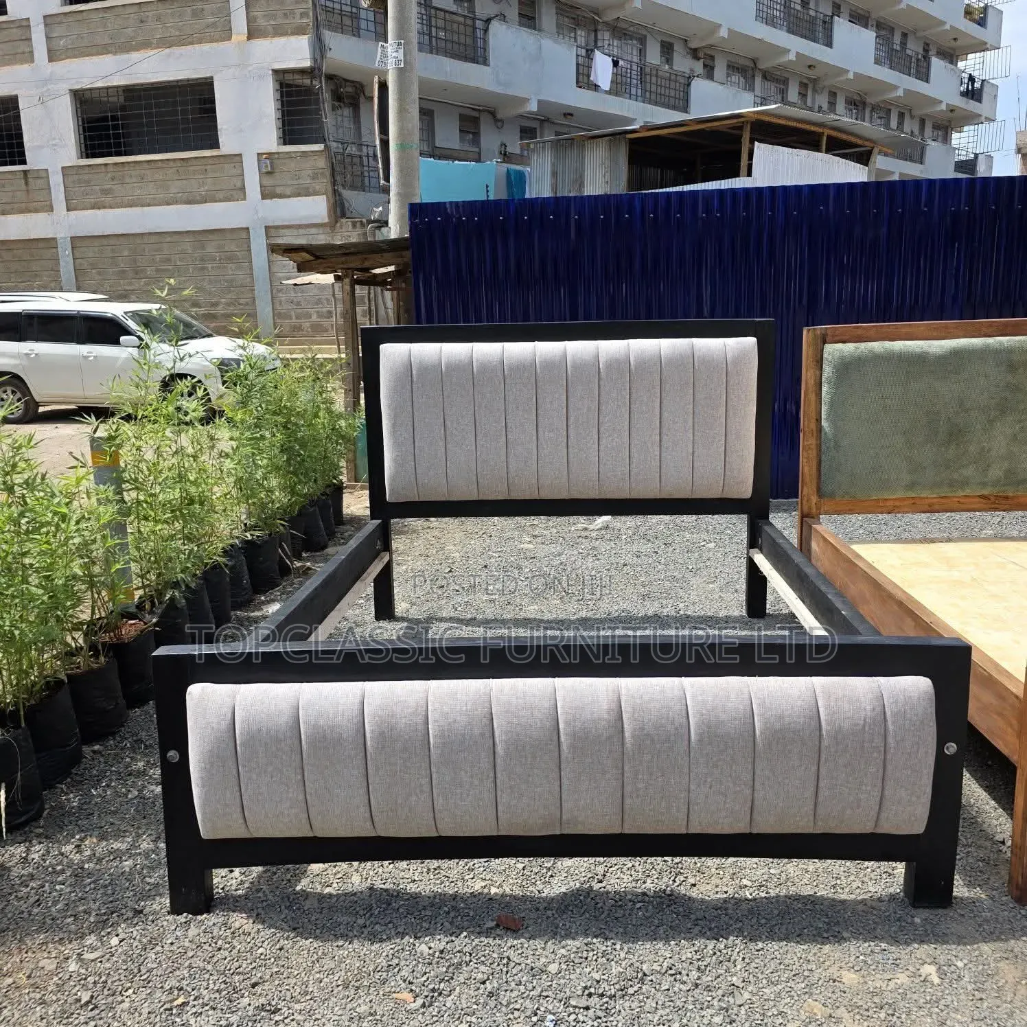 5x6 White  Bed With Black Frame+mattress