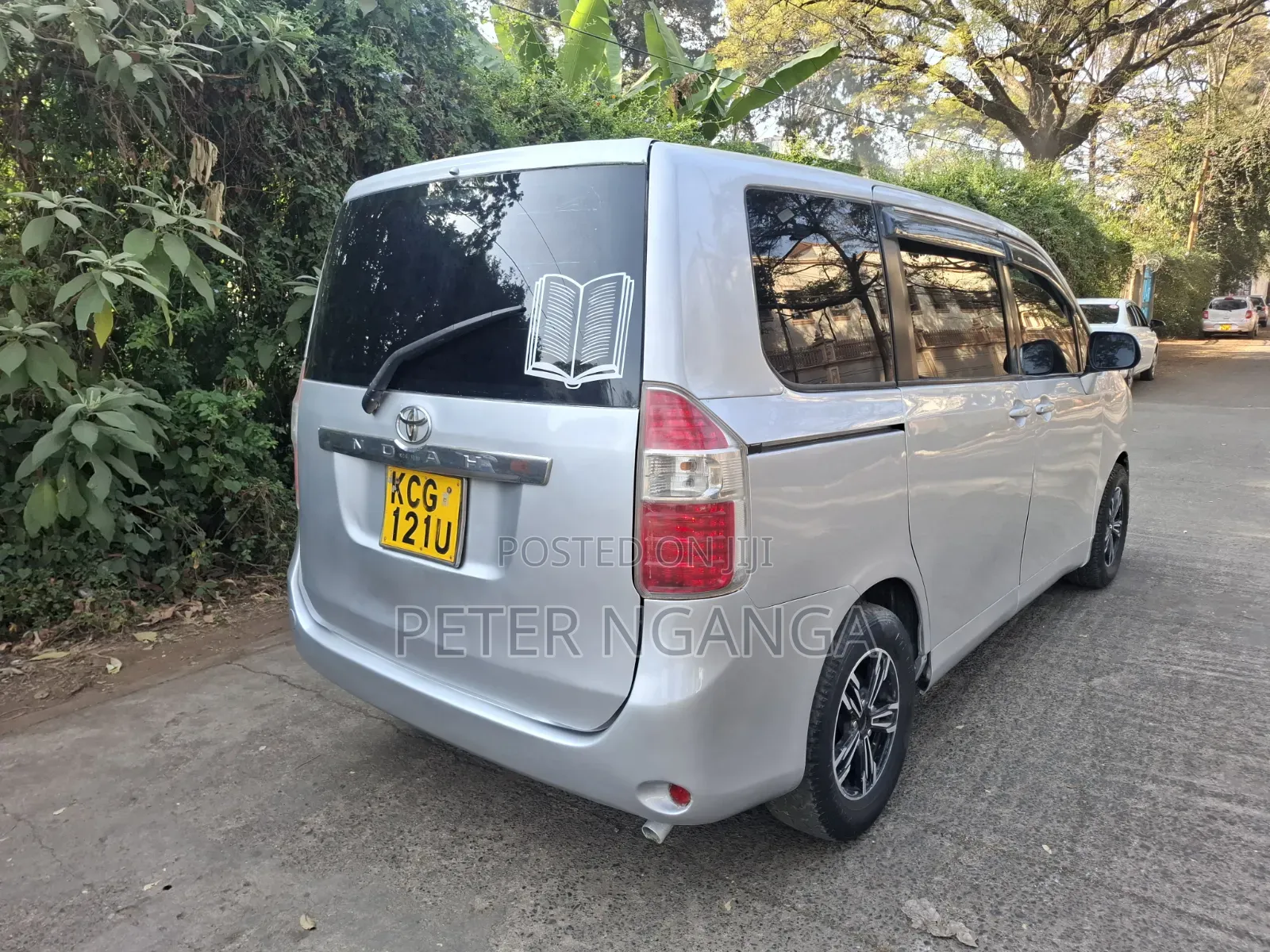 Toyota Noah 2009 Silver