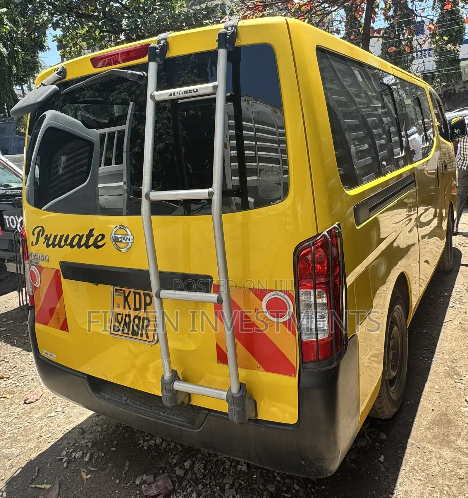Nissan Caravan (Urvan) 2016 Yellow
