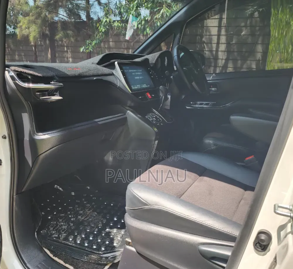 Toyota Noah 2018