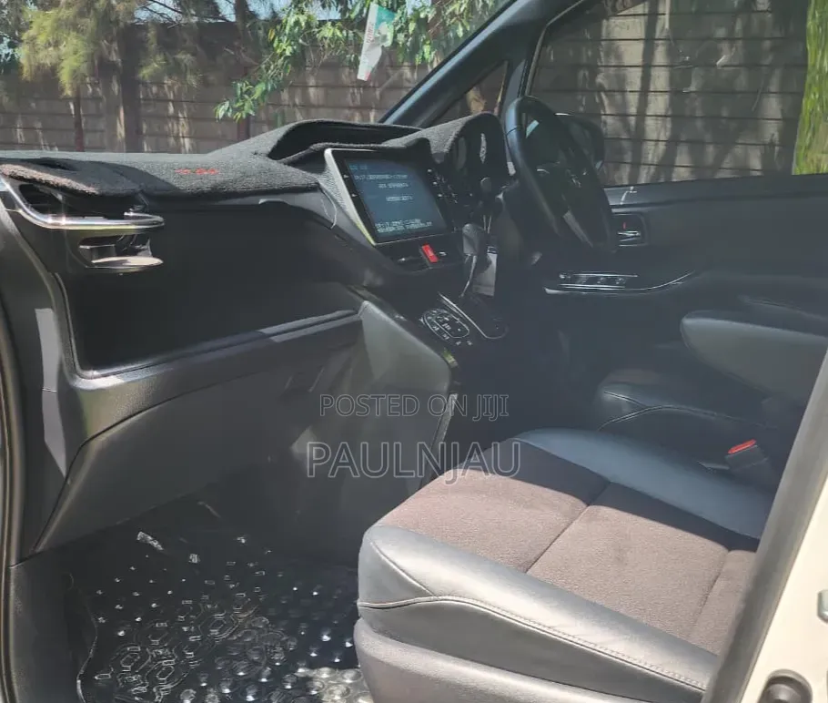 Toyota Noah 2018
