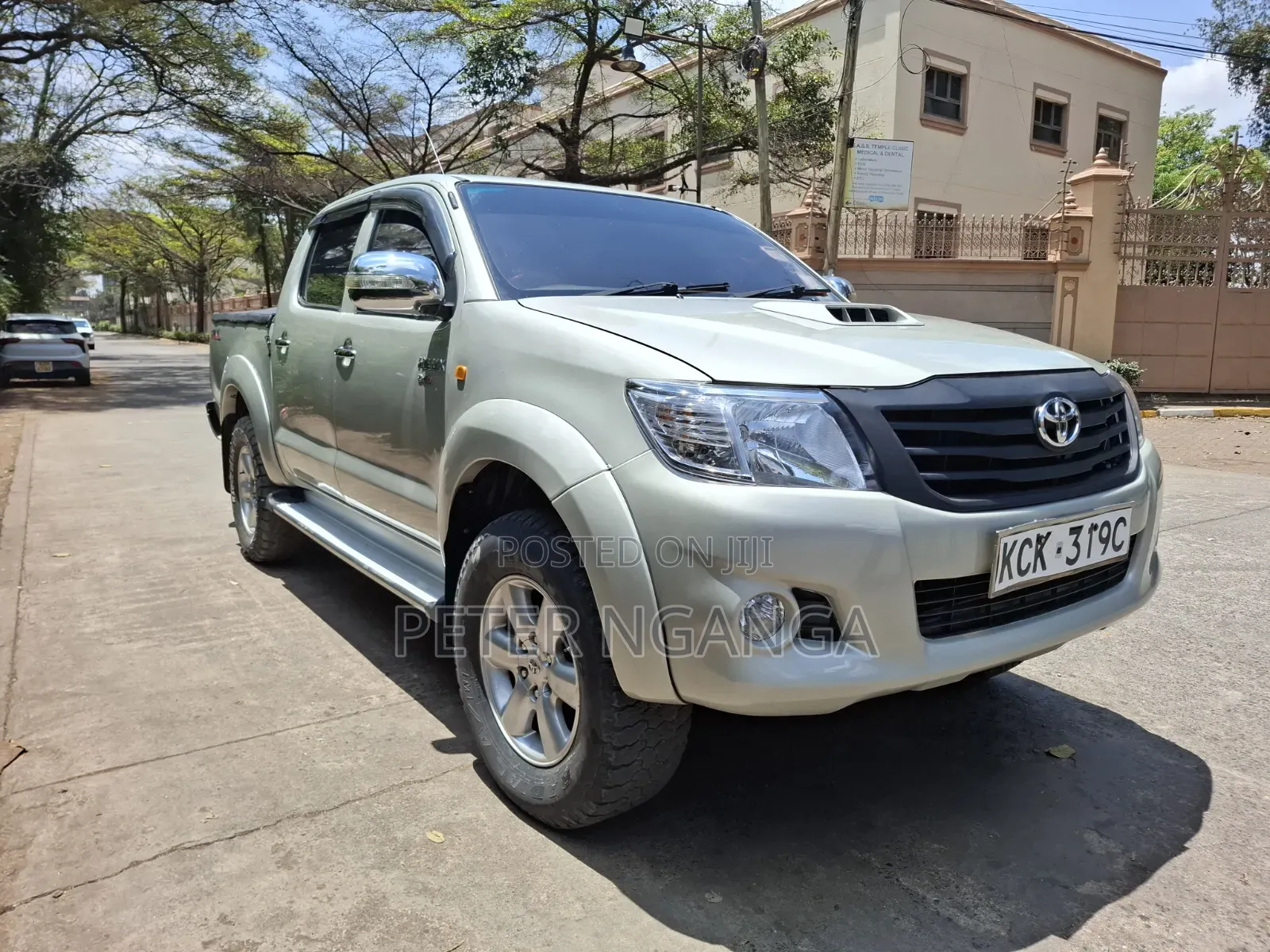 Toyota Hilux 2010 Gold