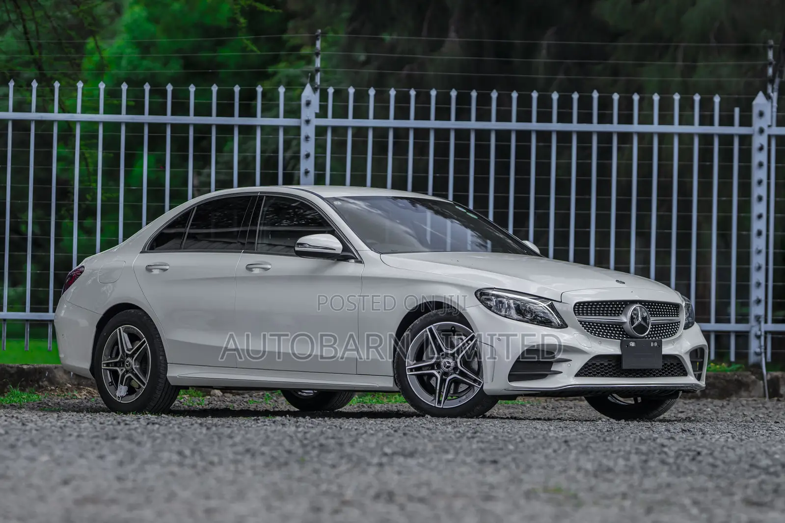 Mercedes-Benz C200 2019 Pearl