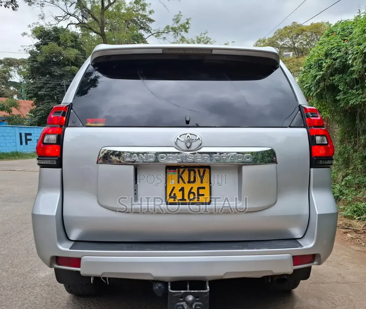 Toyota Land Cruiser Prado 2010 Silver