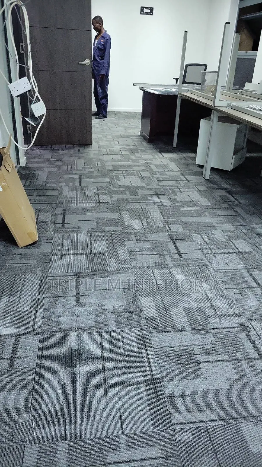 Slick Grey Office Carpet Tiles / Modern Workspace Vibe