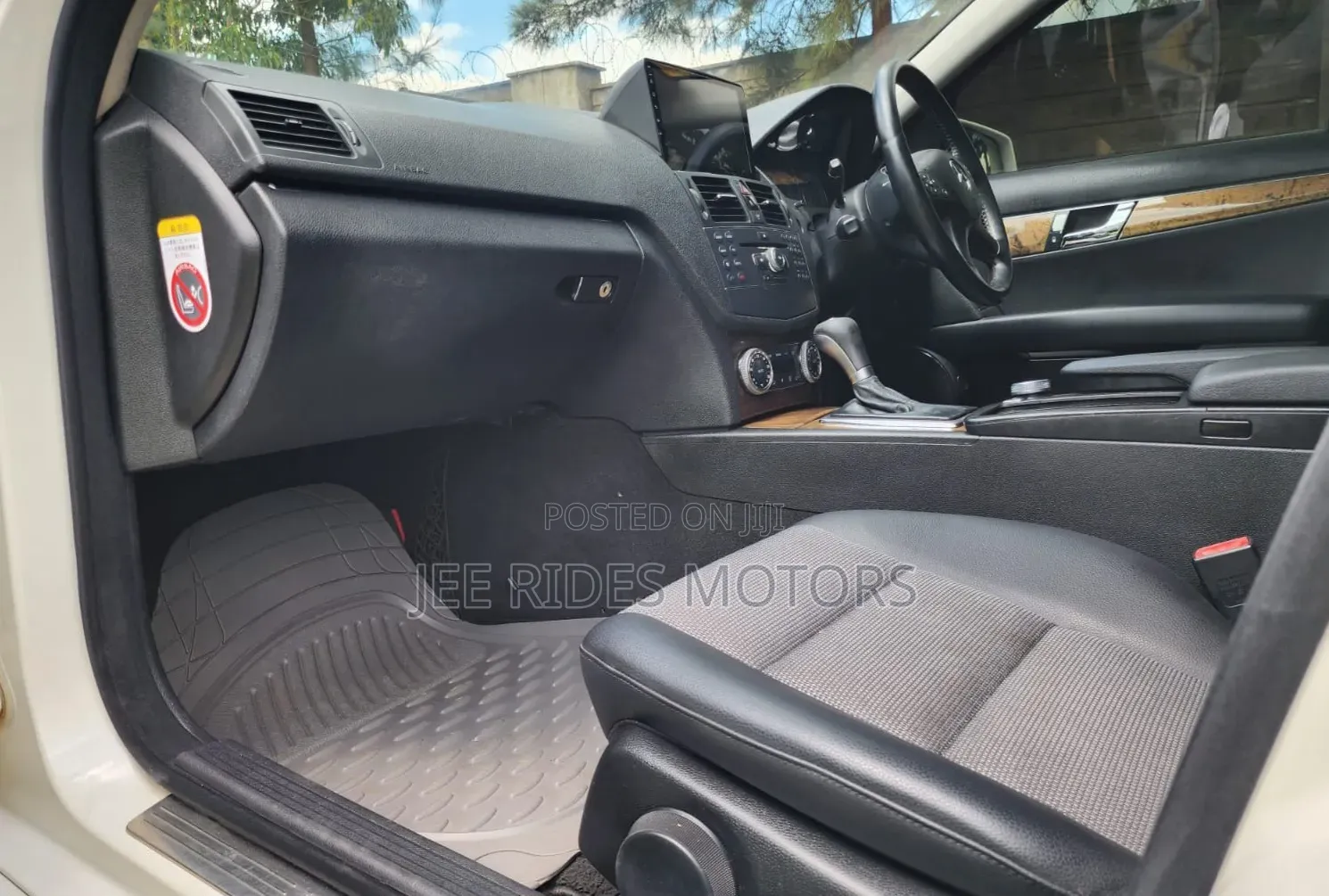 Mercedes-Benz C200 2009 Pearl