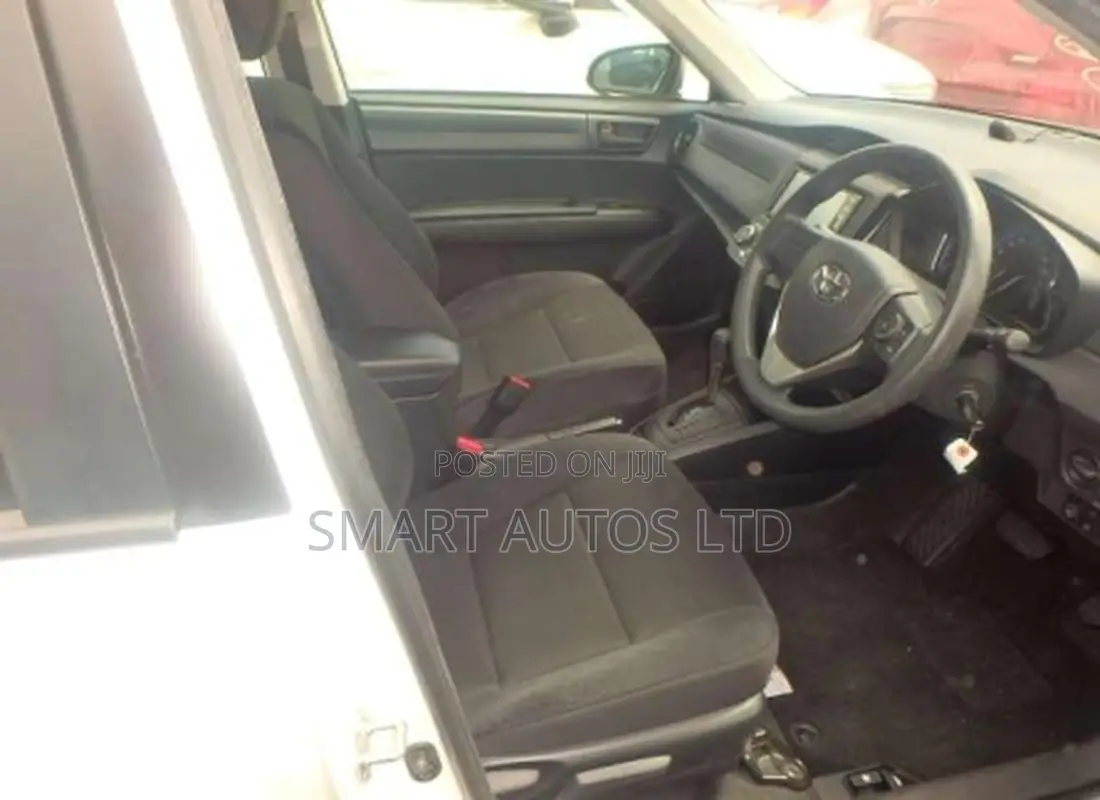 Toyota Axio 1.5 Hybrid 2WD 2019 Off white