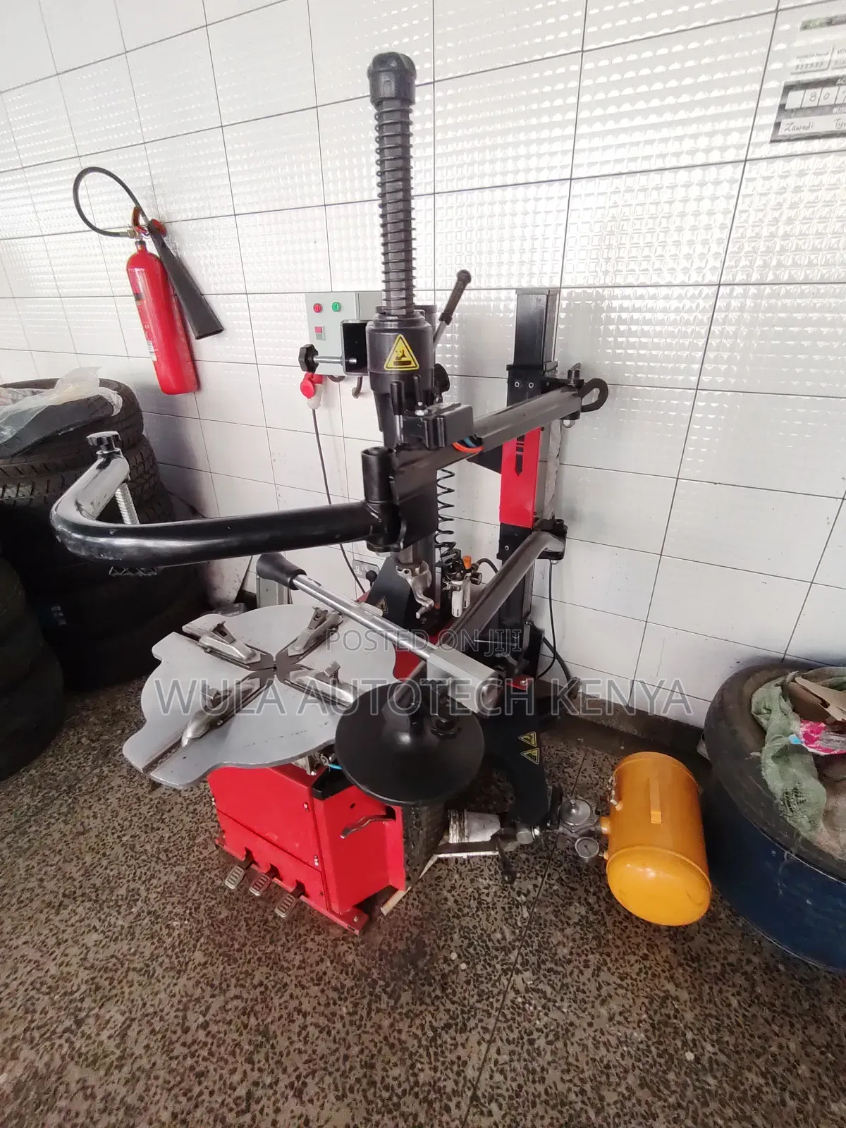 Pneumatic Assist Arm for Difficult Tyres. Tyre Changer STC-768r
