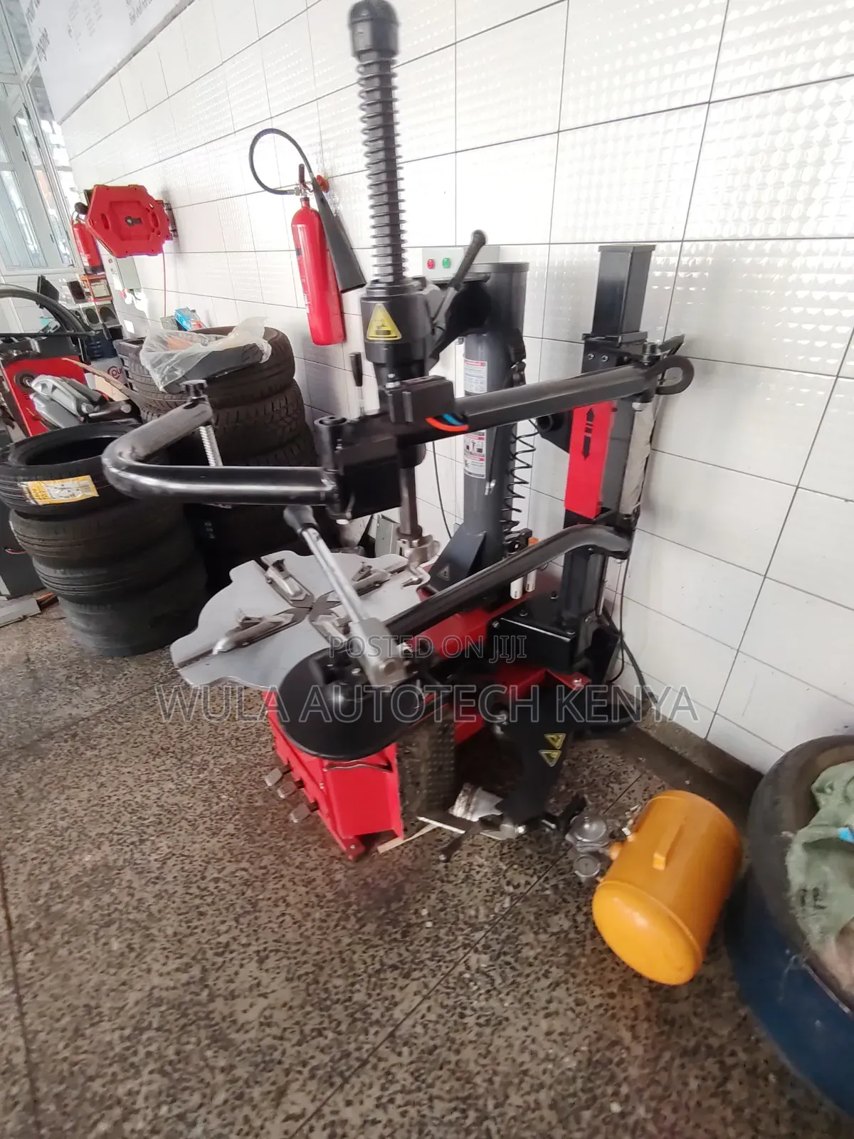 Pneumatic Assist Arm for Difficult Tyres. Tyre Changer STC-768r