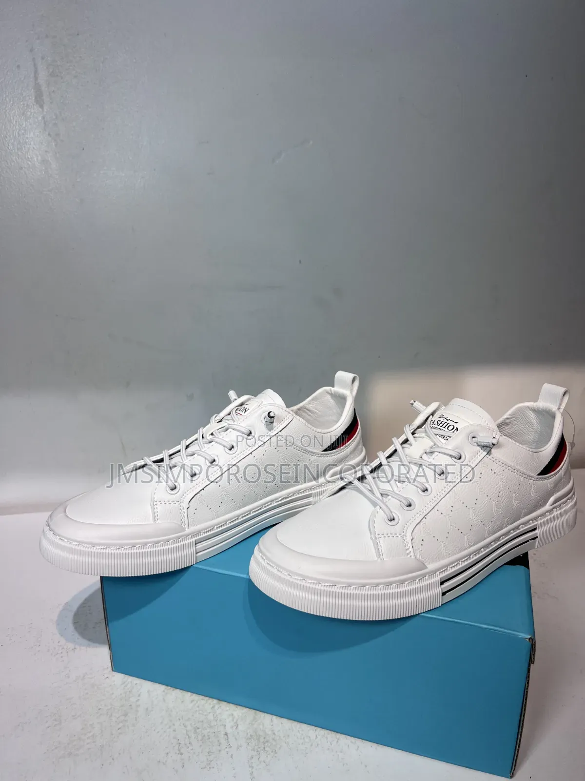 Low Top Casual Fashion Sneaker