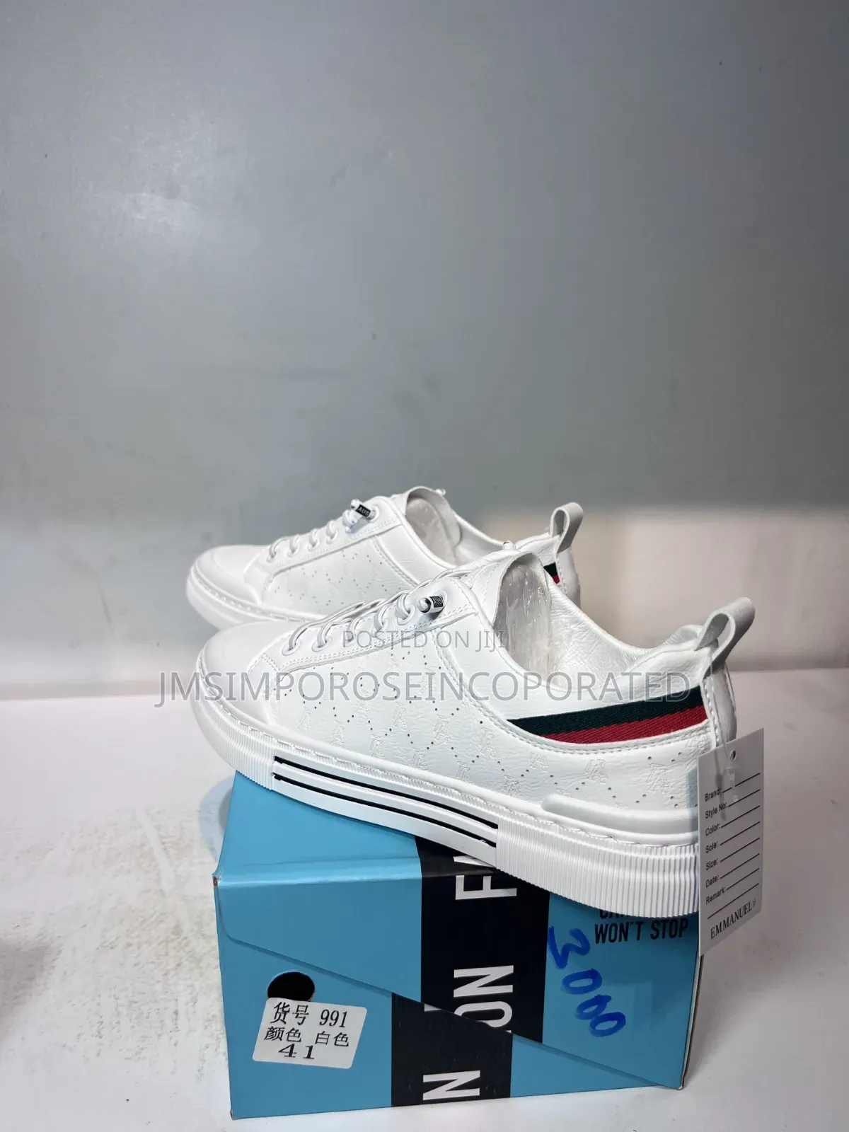 Low Top Casual Fashion Sneaker