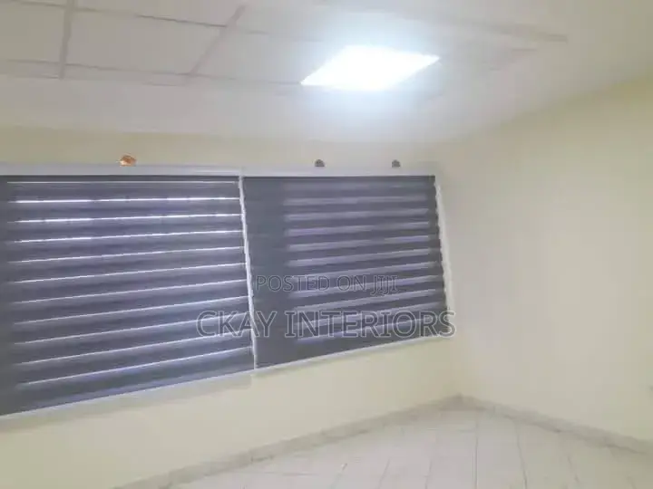 Modern Horizontal Blinds for Compact Offices