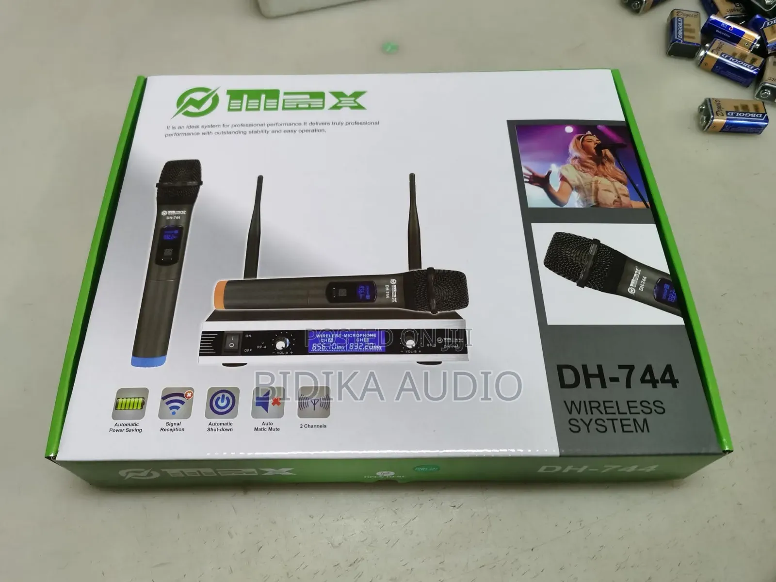 Max DH-744 Dual-Channel Wireless Handheld Microphone System