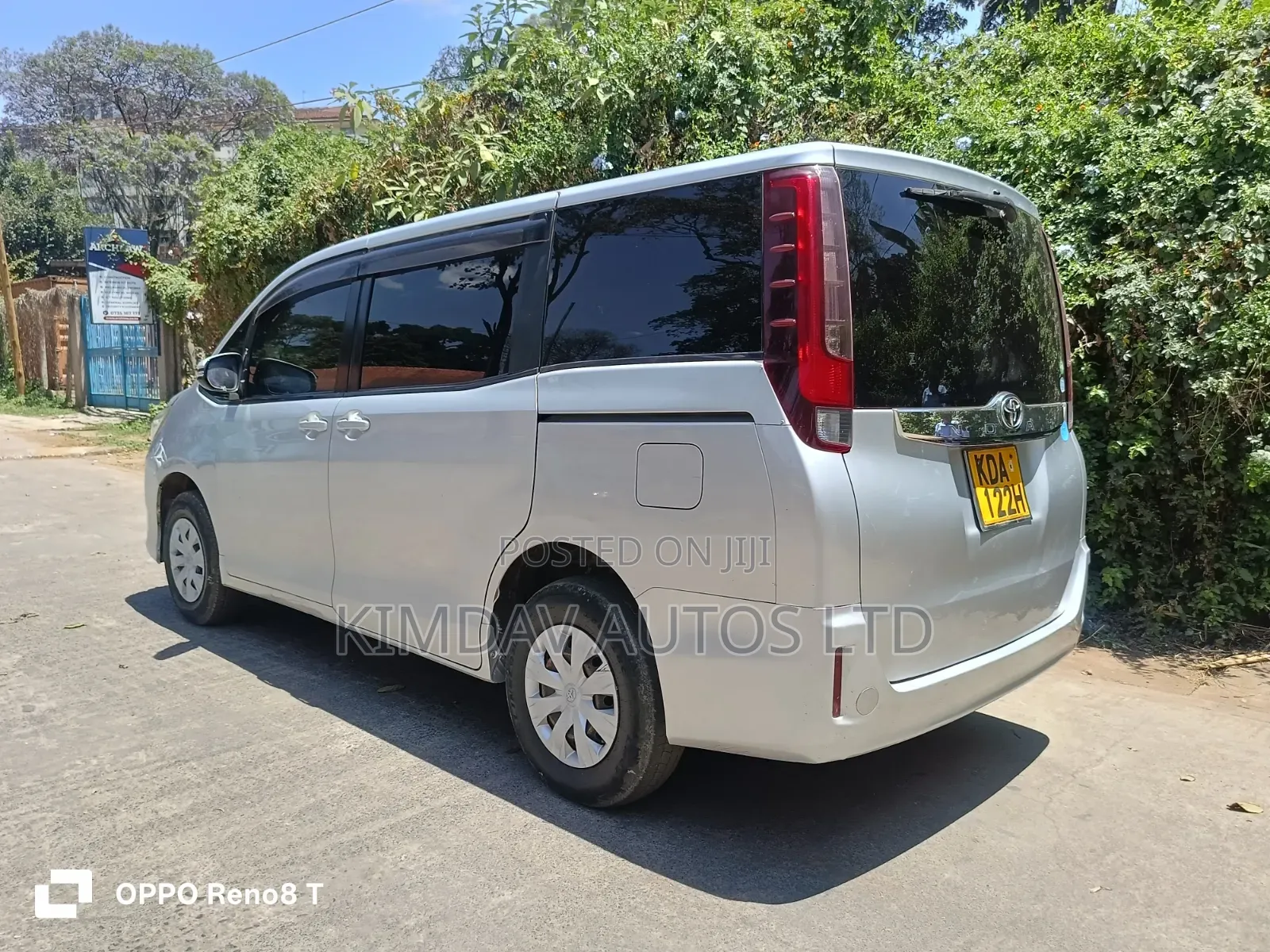 Toyota Noah 2014 Silver