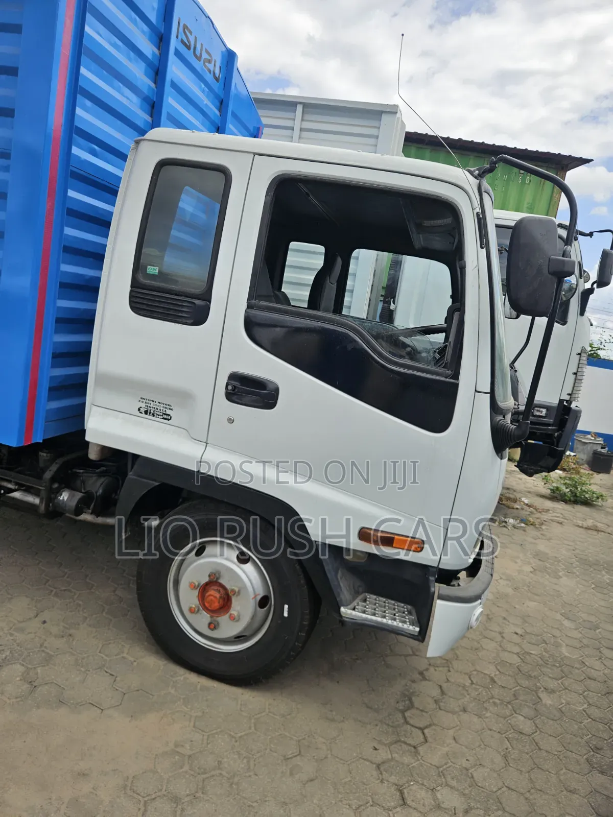 Isuzu FRR 2015 Blue