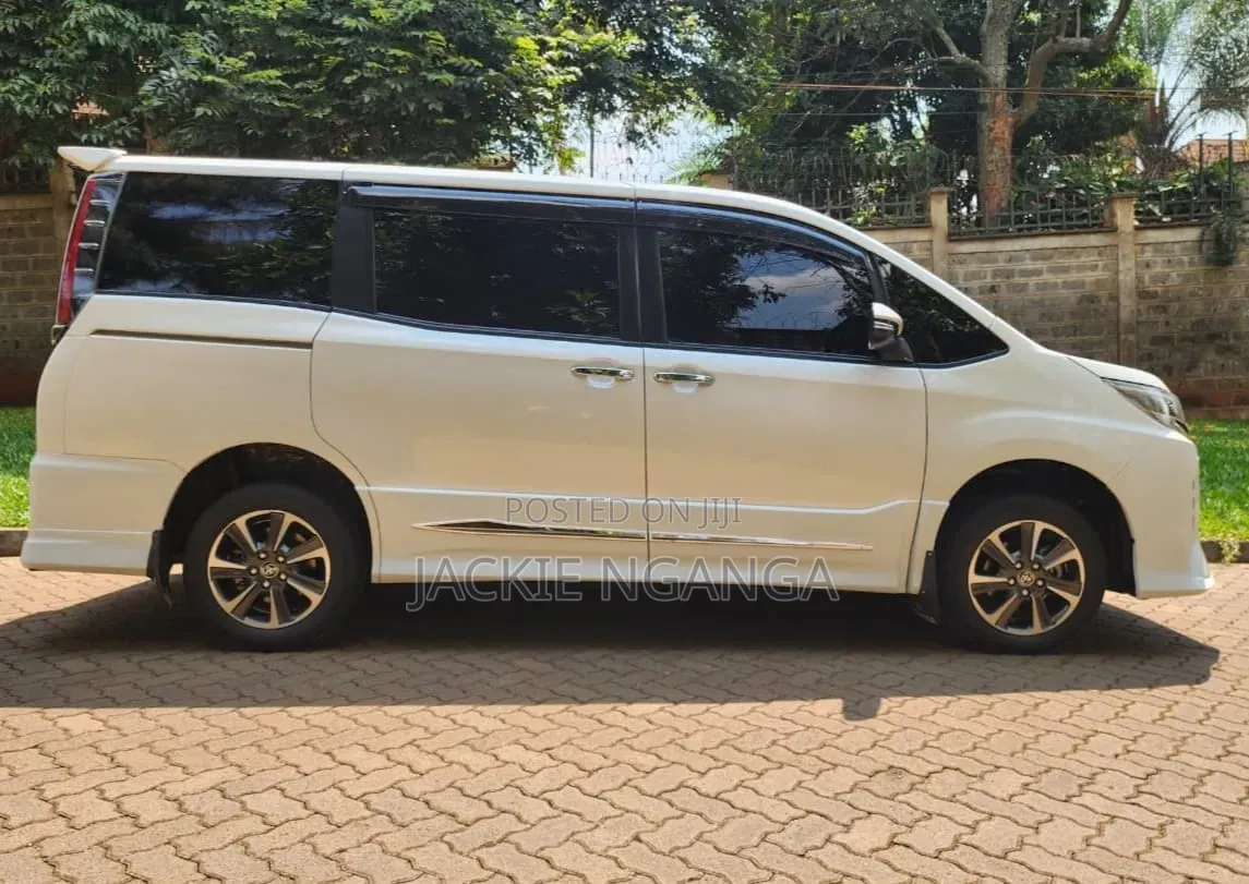 Toyota Noah 2018 White