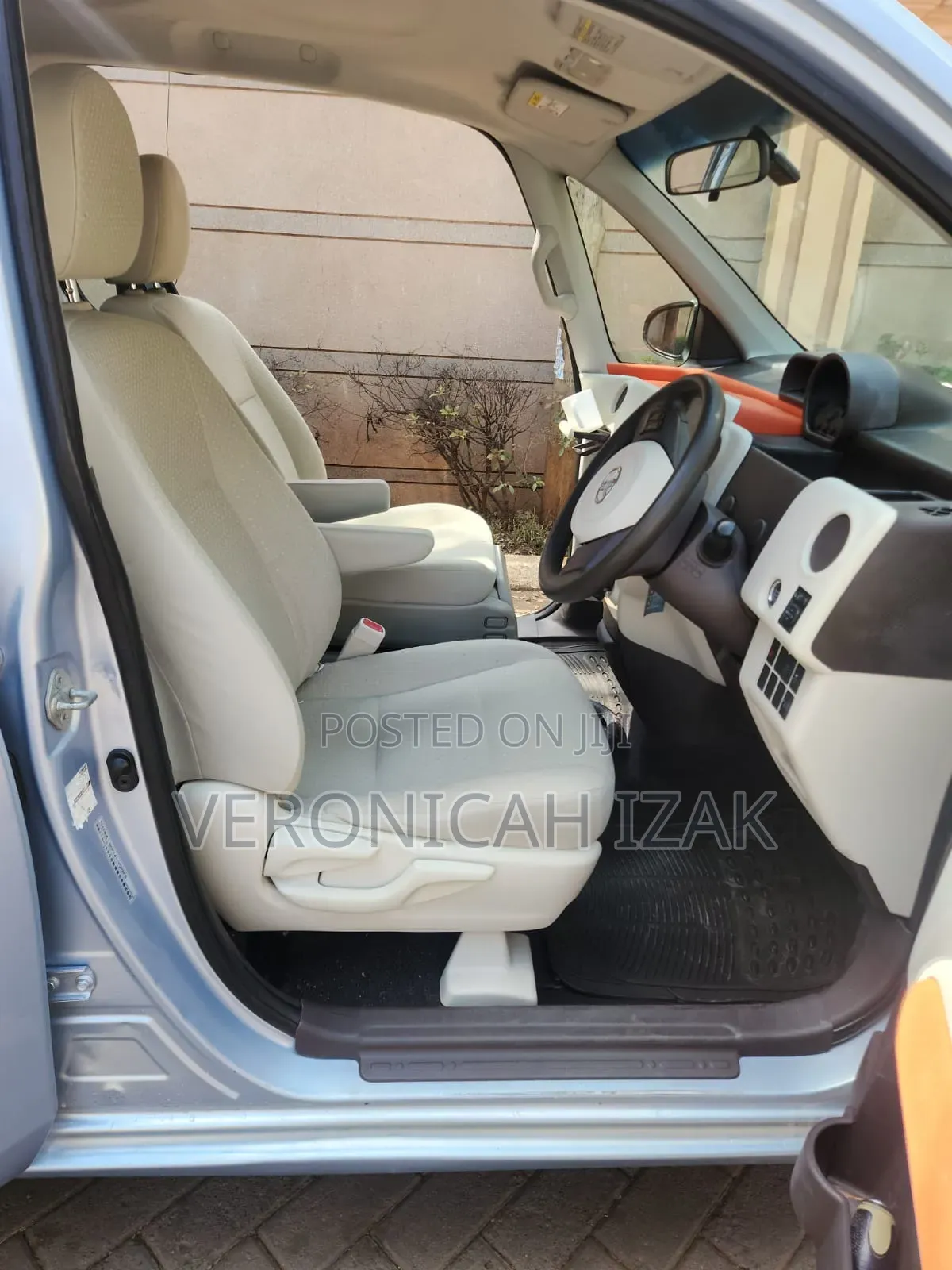 Toyota Spade 2013 Blue