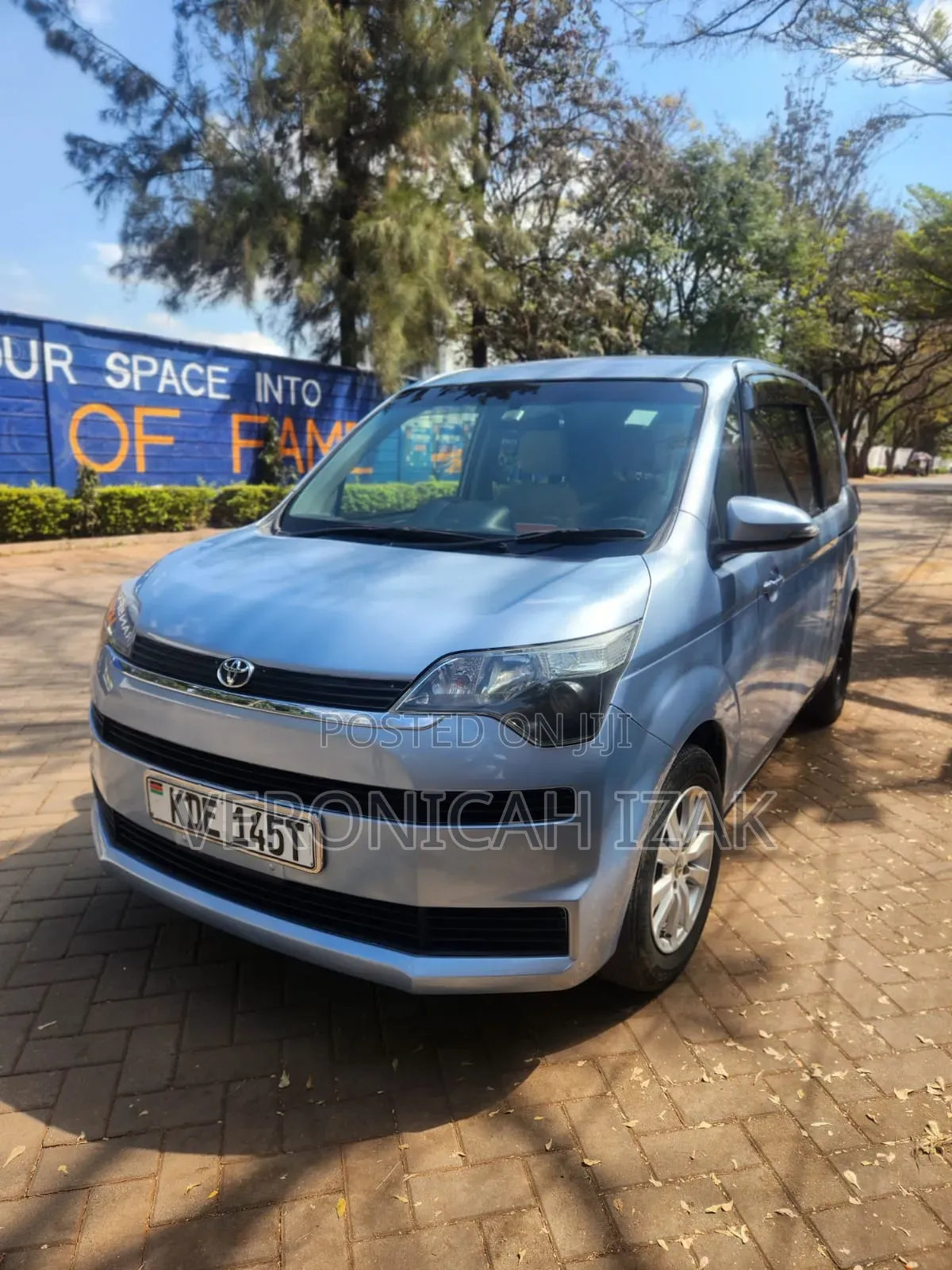 Toyota Spade 2013 Blue