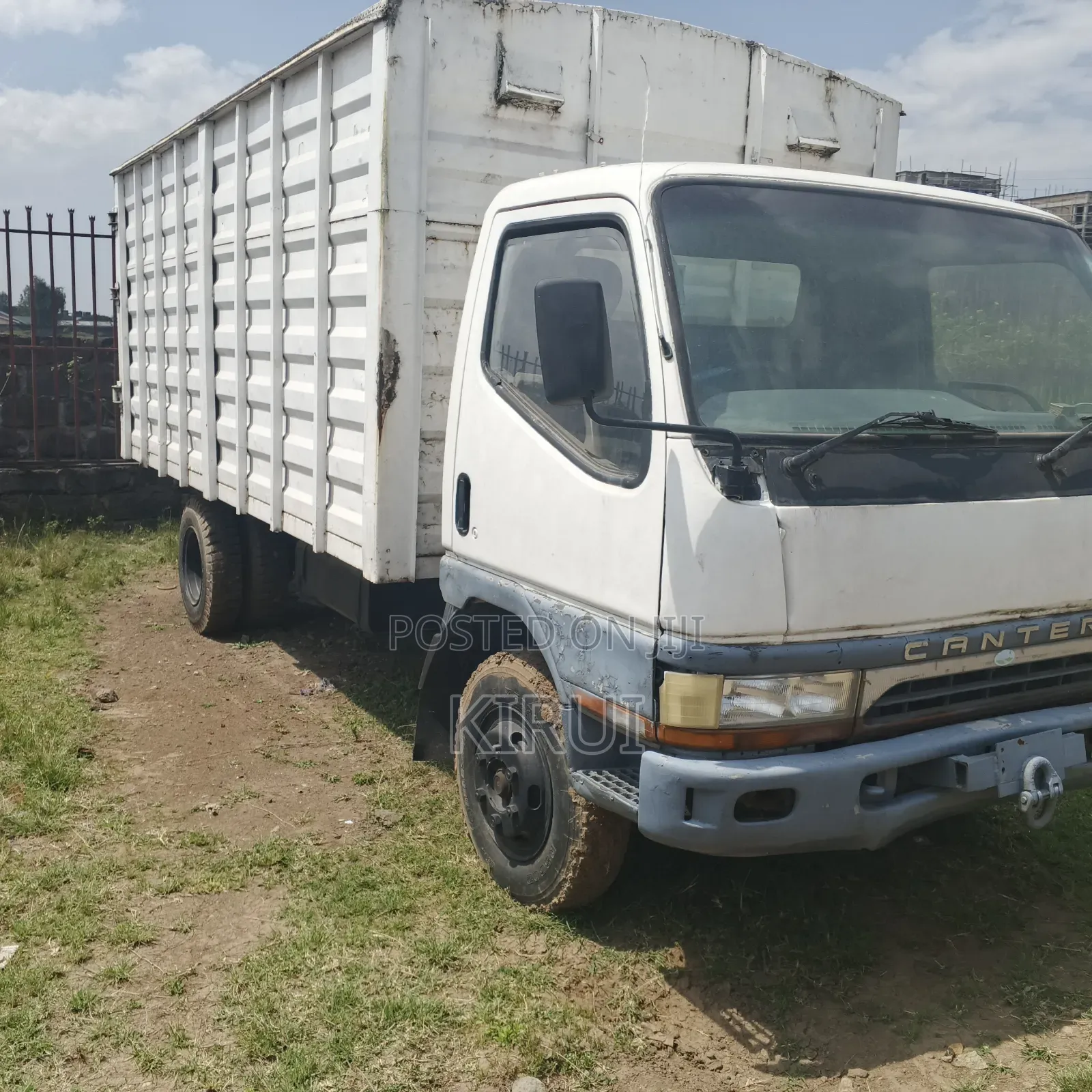 Mitsubishi Canter 4d35
